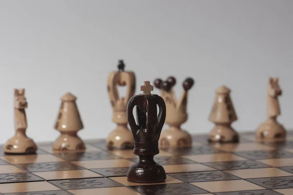 Концепция шахматной стратегии на шахматной доске — стоковое фото