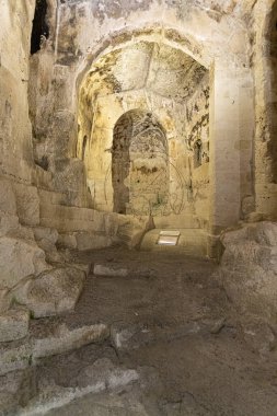 matera yakınlarındaki parkta bir kaya kilise içinde, İtalya