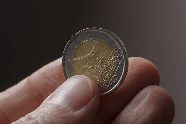 A man counts coins in his hand — Stock Photo, Image