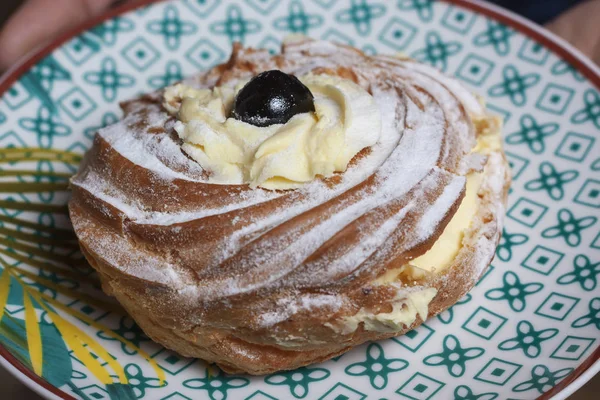 Lezzetli ev Zeppole hamur işleri İtalya'nın güneyinden tipik yaptı