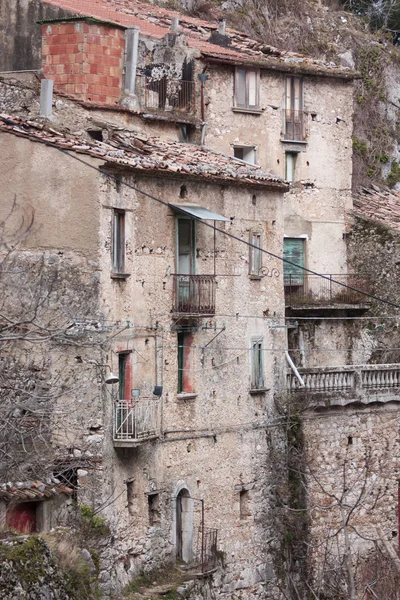 Ruina fortaleza medieval pueblo de Senerchia, Italia — Foto de Stock