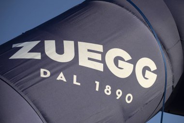 Salerno, İtalya - 29 Haziran 2019: Zuegg reklam panosu