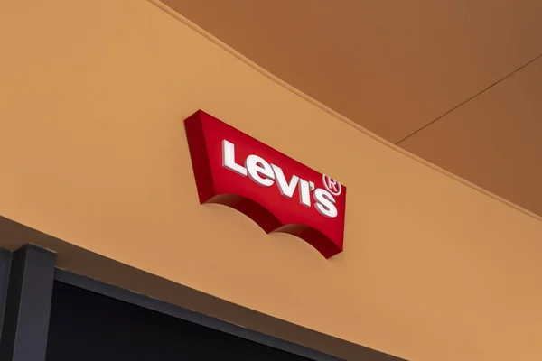 Valdichiana Outlet Village, Italy 09/17/2019:  Closeup of Levis — ストック写真