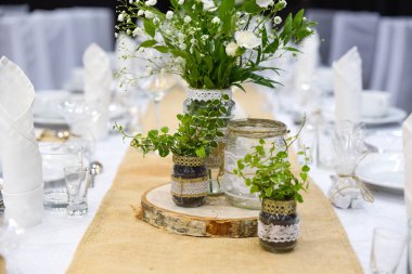 İyi yemek ya da diğer yiyecek ve içecek olay için ayarla düğün masa merkezi-parça