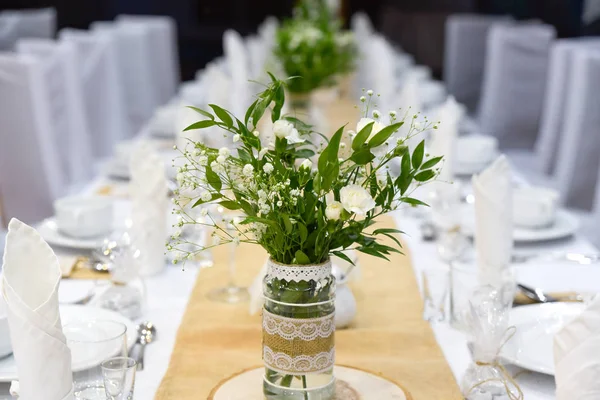 Bruiloft Tabel Ingesteld Voor Restaurants Andere Catered Gebeurtenis Midden Stuk — Stockfoto