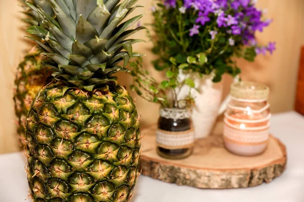 Foto Van Geheel Rijpe Ananas Een Gezonde Tropisch Fruit Favoriet — Stockfoto