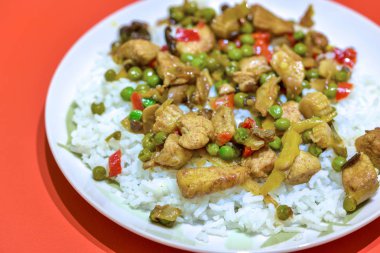 Körili tavuk ve pilav..