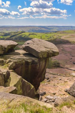 Peak District National Park pastoral manzara, Derbyshire, İngiltere