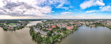 Fotoğraf İHA 'dan, Polonya' daki Ilawa kasabasının panoramik görüntüsü ve çevresindeki Jeziorak Gölü 'nden çekildi..