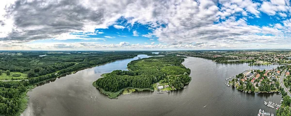 Fotoğraf İHA 'dan, Polonya' daki Ilawa kasabasının panoramik görüntüsü ve çevresindeki Jeziorak Gölü 'nden çekildi..