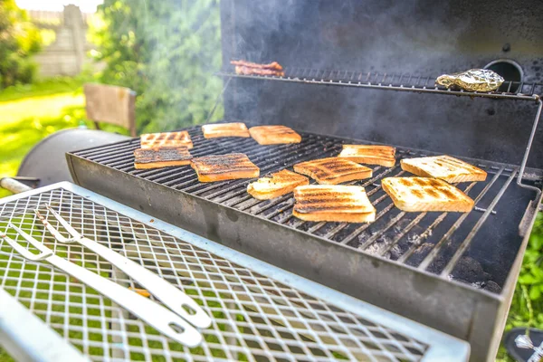 Een Kleine Barbecue Die Bereid Met Hete Kolen Heerlijke Rookspek — Stockfoto