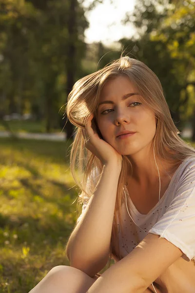 Young Beautiful Girl Blond Portrait Face Beautiful Blonde Girl Sunset — Stock Photo, Image