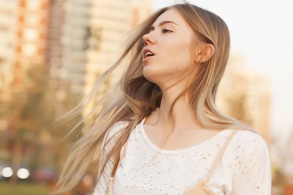 Young Beautiful Girl Blond Portrait Face Beautiful Blonde Girl Sunset — Stock Photo, Image