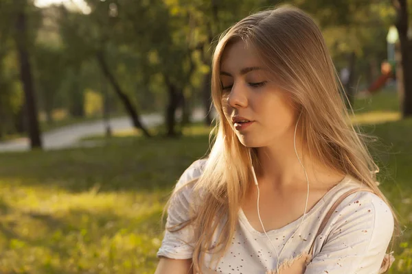 Young Beautiful Girl Blond Portrait Face Beautiful Blonde Girl Sunset — Stock Photo, Image