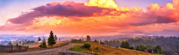 Coucher Soleil Coloré Été Dans Village Montagne Panorama Belle Soirée — Photo