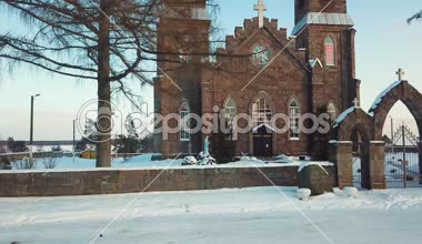Havadan görünümü eski Hıristiyan Kilisesi. Kırsal kış sahne. Minsk, Beyaz Rusya yakınındaki köy Rubezhevichi