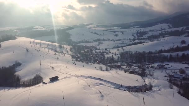 Zima Góry Krajobraz Panoramę Wzgórz Wieś Karpatach Panoramiczny Widok Lotu — Wideo stockowe