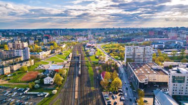 Büyük şehir bahar havadan görünümü. Tren istasyonuna. Minsk, Beyaz Rusya Cumhuriyeti başkenti Cityscape