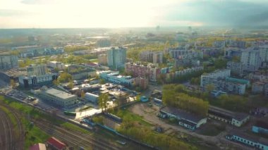 Büyük şehir bahar havadan görünümü. Tren istasyonuna. Minsk, Beyaz Rusya Cumhuriyeti başkenti Cityscape
