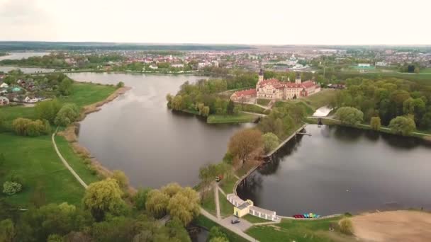 Vista Aérea Del Castillo Medieval Nesvizh Niasvizh Antigua Ciudad Primavera — Vídeos de Stock