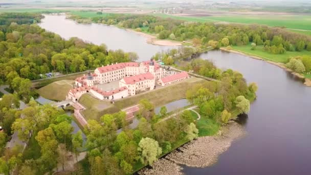 Vista Aérea Del Castillo Medieval Nesvizh Niasvizh Antigua Ciudad Primavera — Vídeos de Stock