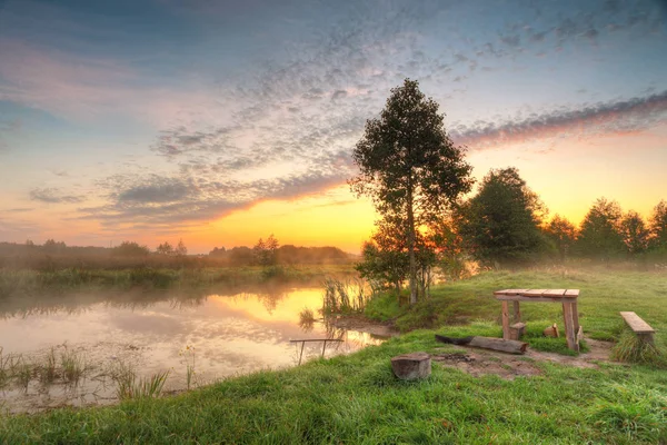 Plek voor picknick. Herfst Dawn scène Panorama Rechtenvrije Stockfoto's