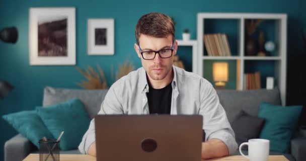 Tired man rubbing his eyes while working on laptop — Αρχείο Βίντεο