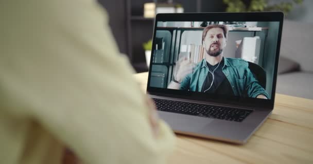 Twee zakelijke persoon met videoconferentie op laptop — Stockvideo