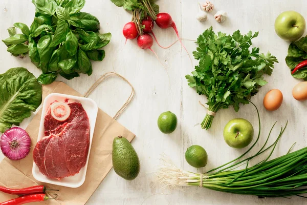 Papiertüte Unter Gesundem Essen Auf Weißem Holztisch — Stockfoto