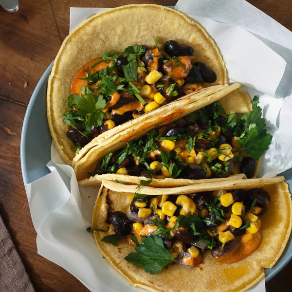 Vista Superior Tacos Vegetarianos Hechos Con Tortillas Maíz Frijoles Negros — Foto de Stock