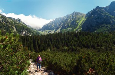 Güzel dağ manzarası ile seyahat. Yüksek tatras dağlar Slovakya