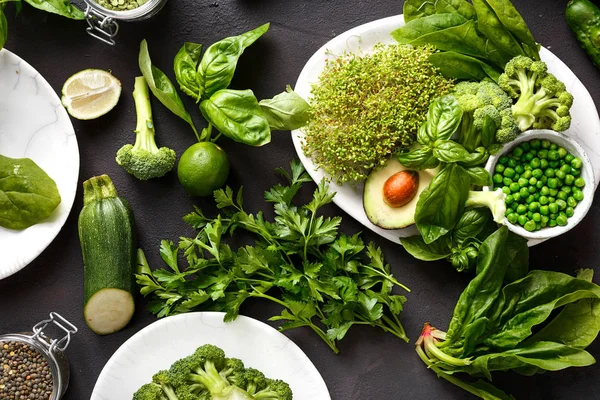 Set Verdure Verdi Semole Cucinare Vegetariano Cibo Sano Sfondo Pietra — Foto Stock