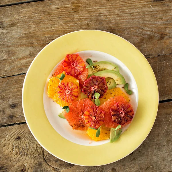 Assiette Salade Fruits Été Sur Fond Béton — Photo