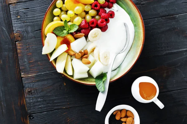 Gesundes Und Diätetisches Ernährungskonzept Auf Dunklem Tisch Draufsicht Fruchtfrühstück Und — Stockfoto