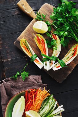 Sebze üstten görünüm alır. Lezzetli ve sağlıklı vejetaryen yemek