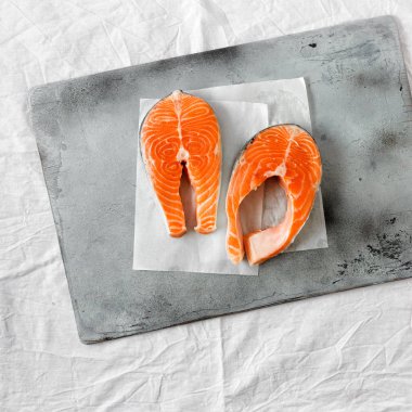 Kayrak biftek taze çiğ Somon Balık