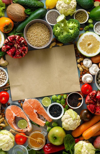 Bolsa Papel Con Set Alimentos Saludables Cereales Semillas Pescado Verduras —  Fotos de Stock