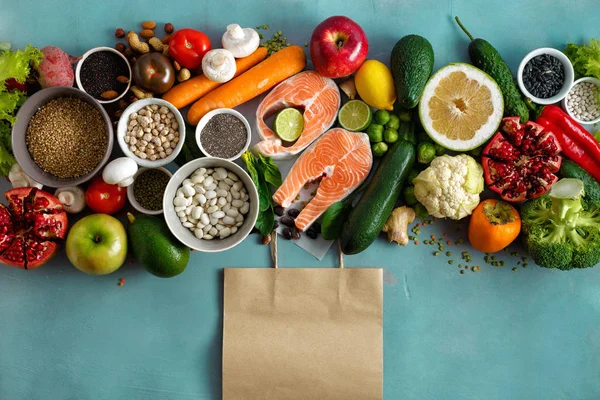 Conjunto Alimentos Saludables Con Bolsa Papel Cereales Semillas Pescado Verduras —  Fotos de Stock