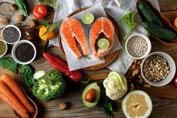 Conjunto Ingredientes Para Alimentos Saludables Dietéticos Cereales Semillas Pescado Verduras —  Fotos de Stock