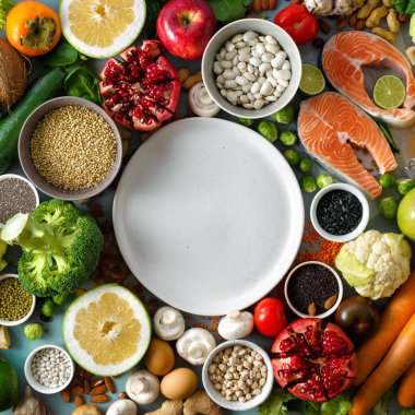 Yuvarlak tabak seti sağlıklı ile boş ve Diyet yemekleri (tahıllar, tohum, balık, sebze ve meyve). Restaurant konseptini sağlıklı ve diyet menüsü