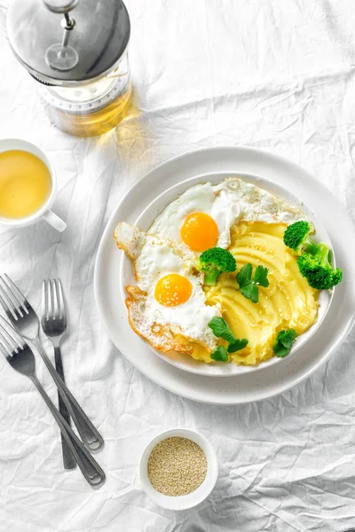 Top View Healthy Breakfast Lunch Mashed Potatoes Fried Eggs Broccoli — Stock Photo, Image