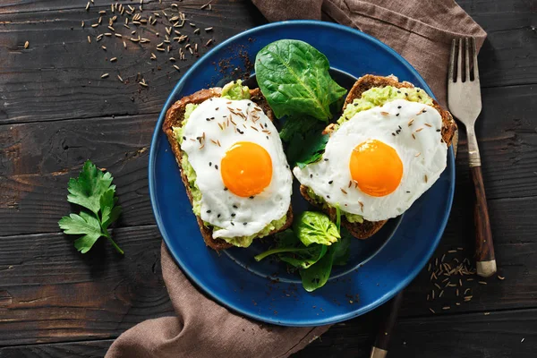 Vista Superior Tostadas Saludables Aguacate Para Desayuno Almuerzo Con Pan —  Fotos de Stock