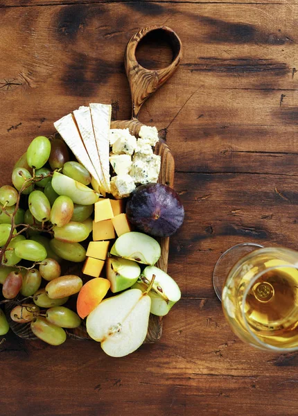 Set Appetizers Table Wine Fruits Cheese Wooden Board — Zdjęcie stockowe