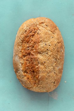 Tüm somun ekmek gevrek taş zemin üzerine ile 