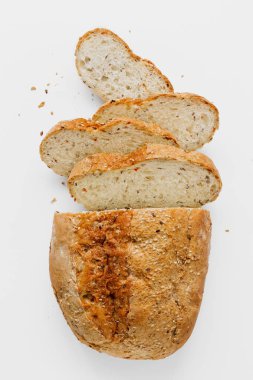 Somun ekmek dilimleri ekmek taş zemin üzerine ile