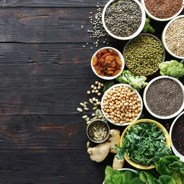 Ausgewogene Ernährung Mit Rohen Samen Getreide Bohnen Superfoods Und Grünem — Stockfoto