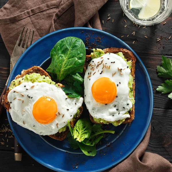 Vista Superior Tostadas Saludables Aguacate Para Desayuno Almuerzo Con Pan —  Fotos de Stock