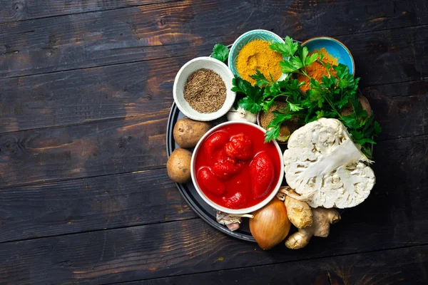 Ingredients cooking curry cauliflower dark background top view — Stock Photo, Image