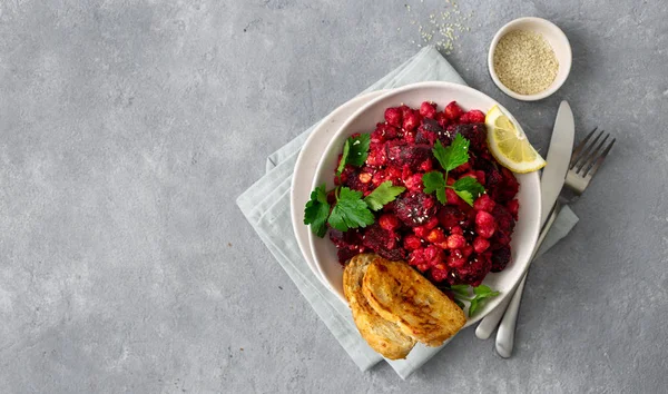 Pečená medová Hrachová cizrna sezam Vegetariánská Veganská večeře nejlepší jídlo pohled na stůl — Stock fotografie