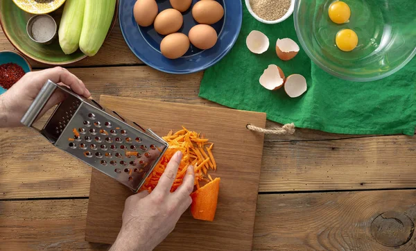 Sebze Cutlets Pişirme Erkek Eller Vejetaryen Gıda Hazırlanıyor — Stok fotoğraf